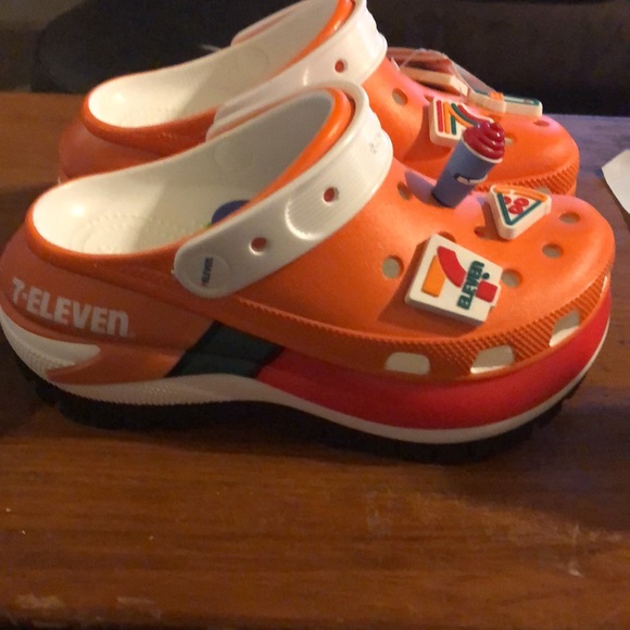 Crocs 7 Eleven Clogs - Picture 4 of 10